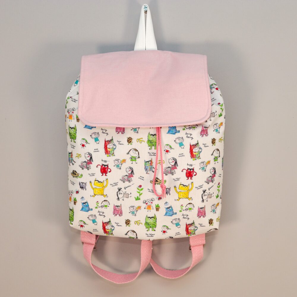 Mochila-infantil-mountruo-de-colores-1.jpg