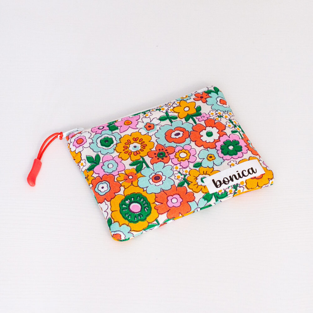 Cartera de tela pequeña con estampado de flores